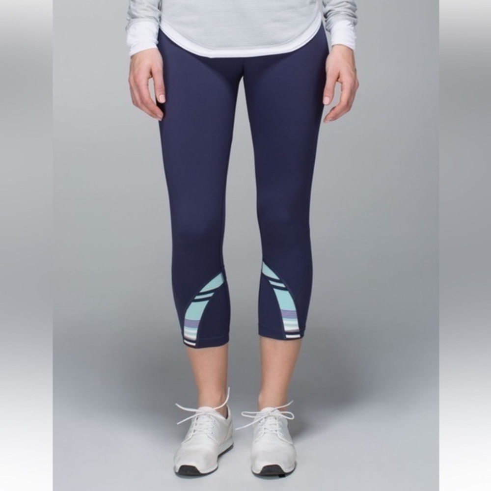 Lululemon Run: Inspire Crop II Cadet Blue‎ Size 6 Leggings Women's Athletic Yoga